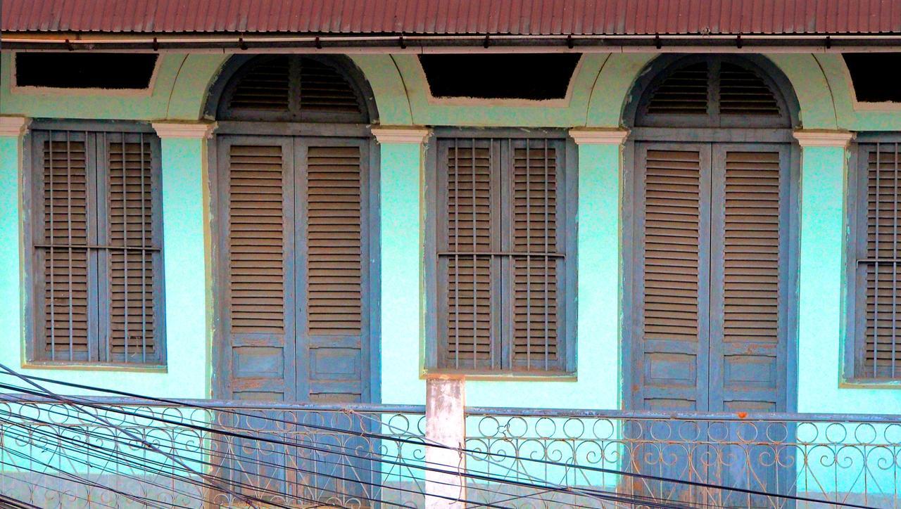Bric-A-Brac Hotel Battambang Exterior photo